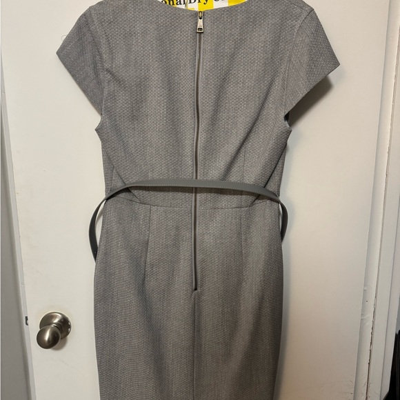 Ted Baker - Grey Dress with belt - size 4 - Picture 2 of 5